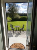 Solas na Gealai, entire house, sleeps 8 - B&B Mountshannon