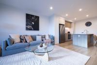Luxury 2BR Retreat, Rooftop Vista & Pool, Car Park - Ferienwohnung Brisbane