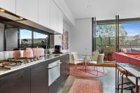 Vibrant 2-Bed Apartment Near St Kilda Beach - Chambres d’hôtes Melbourne