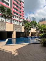 Singapore Theme Sunshine 100 Tower 3 Pioneer Free Pool Gym Internet Netflix Prime HBO Max 12th - Chambres d'hôtes Manille