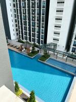 Little Haven - Cozy 2BR with Big Swimming Pool - B&B Kajang