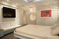 Chambre Lit Queen-Size avec Baignoire Spa et Sauna