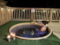 Cozy, Hot Tub, Sauna, Heated Floors, EV, Nespresso - Bed and Breakfast MacTier