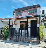 Santa Cosy villa private unit A - 2BR Apt Fast Wi-Fi, Netflix included hot showers - B&B Caingin