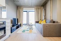 Bright 1BR Apt with Convertible Armchair - B&B Montreal