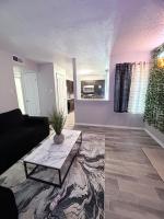 Modern Comfort Near AT&T Stadium Peaceful Getaway in DFW - Chambres d’hôtes Arlington