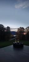 Nordic villa with outdoor jacuzzi and Aurora Borealis view - Bed and Breakfast Stornes