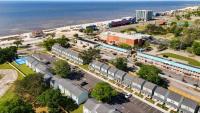 Coastal Oasis on Biloxi Beach - Gulf Coast Vac Home - B&B Biloxi