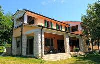 Villa Ana, Spacious 5 Bedroom Retreat with Access to 2 Shared Pools - Ferienwohnung Koromačno