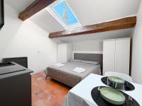 Attico d'Autore in Piazza con Vista Ghirlandina - Chambres d’hôtes Modène