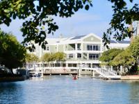 Amanzi V&A Luxury Apartments-Suite 301 - B&B Cape Town