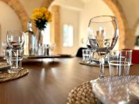 Les Arches d'Or - Loft d'Exception avec Jacouzzi - 3 Suites - Grande Terrasse - Vue Théâtre Antique - Centre-Ville - B&B Orange