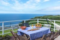Casa da Vigia, Seaview House - sleeps 8 people - Chambres d'hôtes Feteira Grande