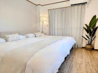 Luna Luxury 4BR Family Villa with Parking - 2 mins from Osaka-ko Station, near EXPO, USJ, Kaiyukan - Chambres d'hôtes Osaka