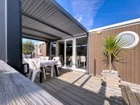Mobil-home tout confort près de la plage avec piscine chauffée, 3 chambres, terrasse et parking - FR-1-361A-74 - Chambres d'hôtes Jullouville