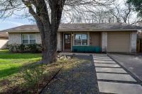 SoCo Greenery Home Perfect for Happy Long Stays with Spacious Fenced Yard - B&B Austin