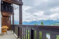 Apartment with Mountain View