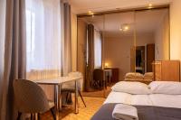 Spacious Apartment with a Balcony in Bielany - B&B Warsaw