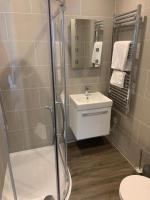 Apartment with Shower