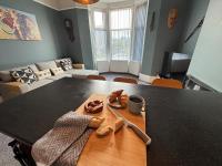 Shannon suite- Home away from Home-suitable for couples, contractors and NHS- free parking - Chambres d'hôtes Southport