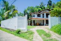 Daions Villa Mirissa - Bed and Breakfast Matara