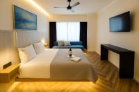 Triple A - Psiri Urban Charm Studios at Theatrou Square I Free Parking - B&B Athens