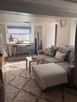The Little Nest Borås, Cozy Apartment with Parking - Chambres d'hôtes Borås