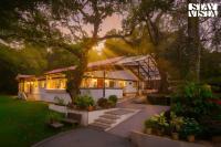 StayVista at The Floramer with Bonfire, Lawn - B&B Pānchgani