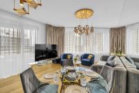 Skypark's Luxury Suite II with Prime View - B&B Staré Mesto