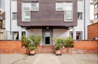 Stylish Canary Wharf Gem with Terrace - O2 & Excel - Sleeps 4 - Bed and Breakfast Londen