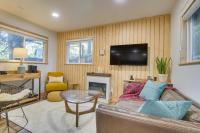 1 Mi to Lake Cozy Crestline Cabin with Hot Tub! - B&B Crestline