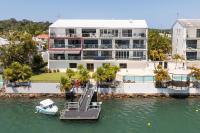 Commodore 6 - B&B Noosa