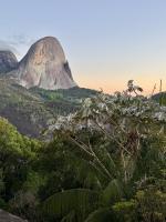 Apartamento com varanda e vista para a Pedra Azul Condomínio Vista Azul - B&B Pedra Azul
