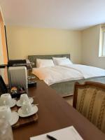 Standard Zimmer mit Kingsize-Bett