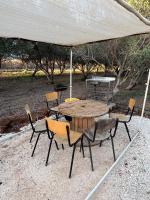 הבקתה של גדי - B&B Kfar Yeẖezqel