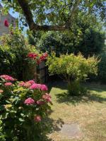 Maison de charme, jardin clos sud, terrasse, 2 minutes plages, au cœur du village de Piriac, 4 chambres 2 SDB. - Chambres d'hôtes Piriac-sur-Mer