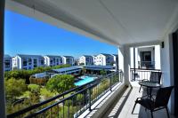 The Sandown - One Bed Apartment with Balcony & Pool View - Bed and Breakfast Kaapstad