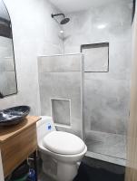 E2V LINDO y RENOVADO APARTAMENTO EN LAURELES ESTADiO - Chambres d'hôtes Medellín