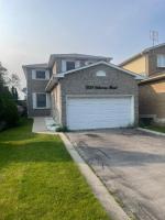 Perfect Friends & Family Getaway - Spacious 3BR with Backyard - B&B Mississauga