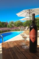 Sablic Apartment - Opatija-Ika, with stunning view on sea in middle of olive garden with a beautiful pool - Chambres d'hôtes Ika