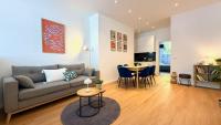 BeckHomes Munich- Large 210 sqm Central Apartment- 7 BR, 6Baths, 3 Kitchens, Up to 18 Guests - Chambres d'hôtes Munich
