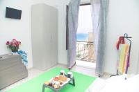 Camera Matrimoniale con Balcone e Vista Mare