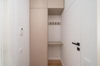 New Designer Old Town studio, TV, Work desk with monitor, AC, Security - Chambres d’hôtes Riga