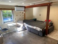 Cozy cottage in the woods near lake & sauna - Chambres d'hôtes Edsbro
