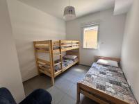 Appartement neuf T3 avec jardin au bord du lac - Bed and Breakfast Génos