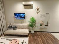 Molek Regency Studio 10 min Austin I 15 min CIQ -4pax PetFriendly, Netflix High Floor Unblock City Pool View, 1Carpark - Chambres d'hôtes Johor Bahru