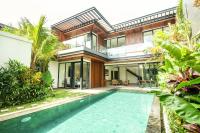 Stylish 4BR Villa, 200m to Canggu's Beach escape - B&B Canggu