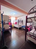 Cama Individual en dormitorio compartido de 6 camas
