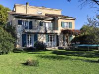 Vaste villa , piscine , garage pour vélos et motos , grand parking - B&B Caromb