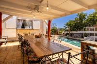 Le Badamier Blanc villa familiale 5 étoiles piscine chauffée 13 personnes - Chambres d'hôtes Saint-Paul